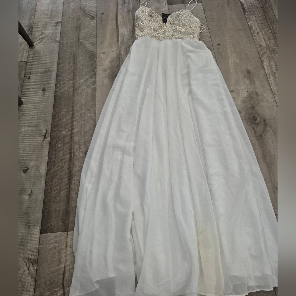 SoieBlu WHITE Formal Dress Maxi Embroidery Beaded Jewel Embellished S NWT - Picture 4 of 7